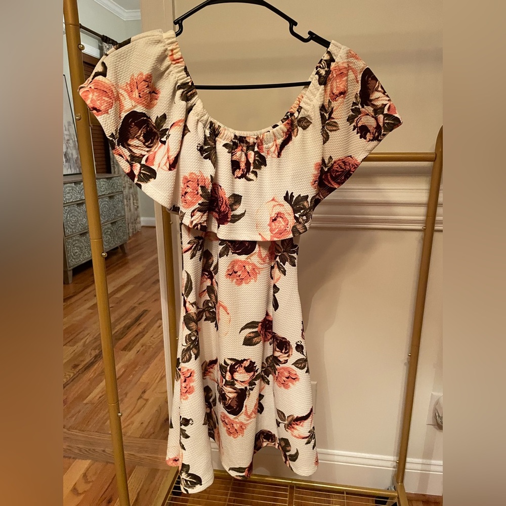 NWOT very pretty floral dress